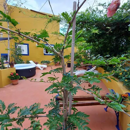 Vakantiehuis Casa Maestro Lelo - Acogedora Canaria Con Patios Y Jardines De Flores *